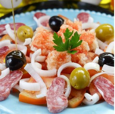 Ibizenkisk salat med ekstra jomfruolivenolie - Olivo